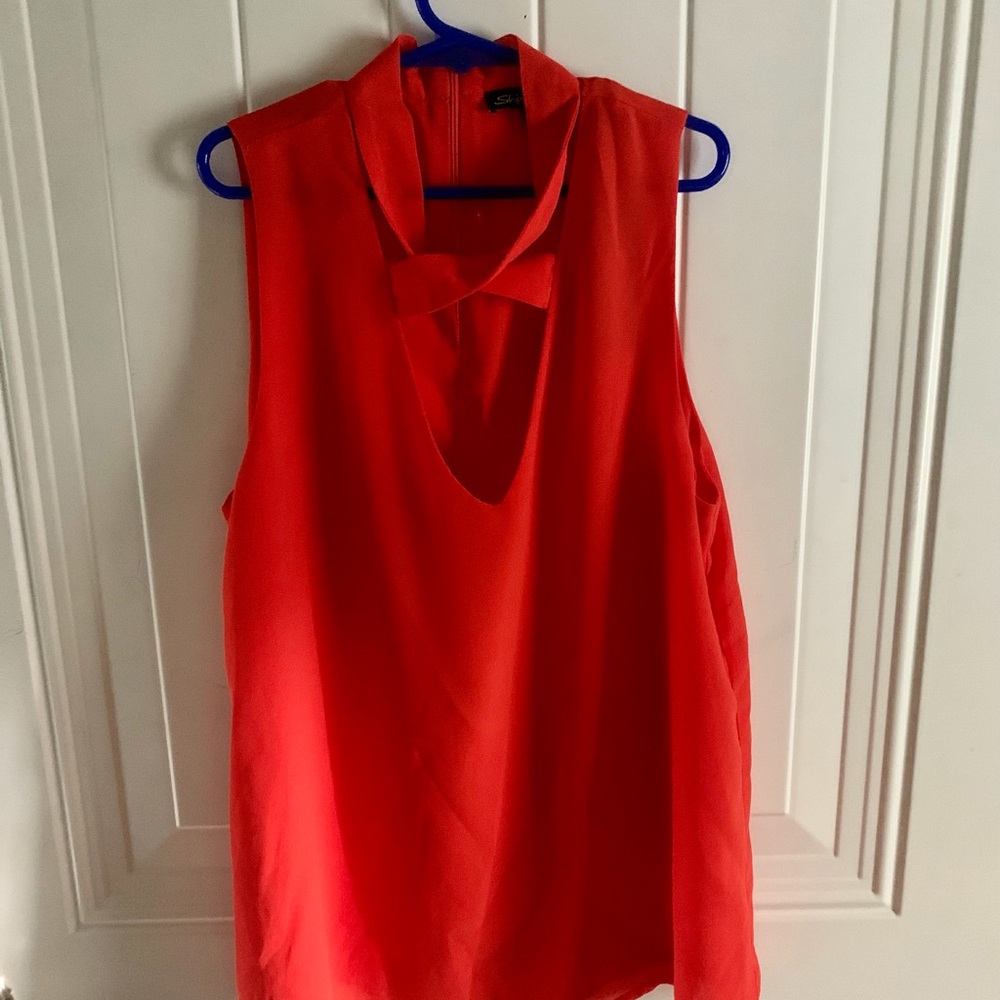 Sleeveless blouse